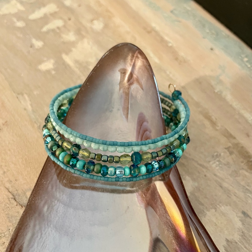 NWT- Czech wire wrap bracelet with gold (brass) memory wire gift for you or mom!
